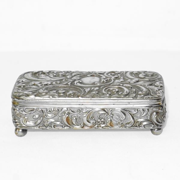 Piccola scatola rettangolare decorata a sbalzo in sheffield