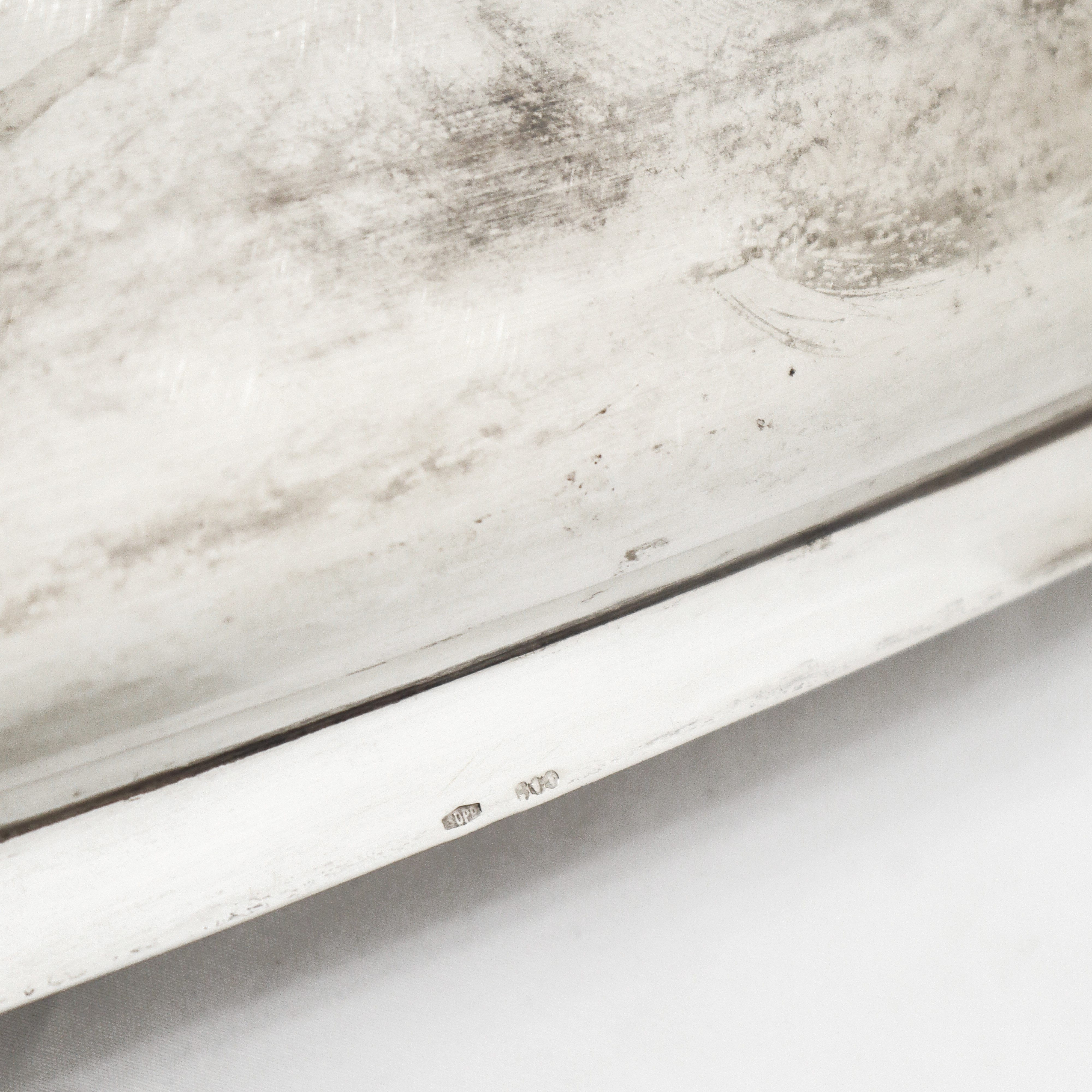 Servizio da caffè in argento 800 composto da caffettiera, lattiera, zuccheriera e vassoio con dec...