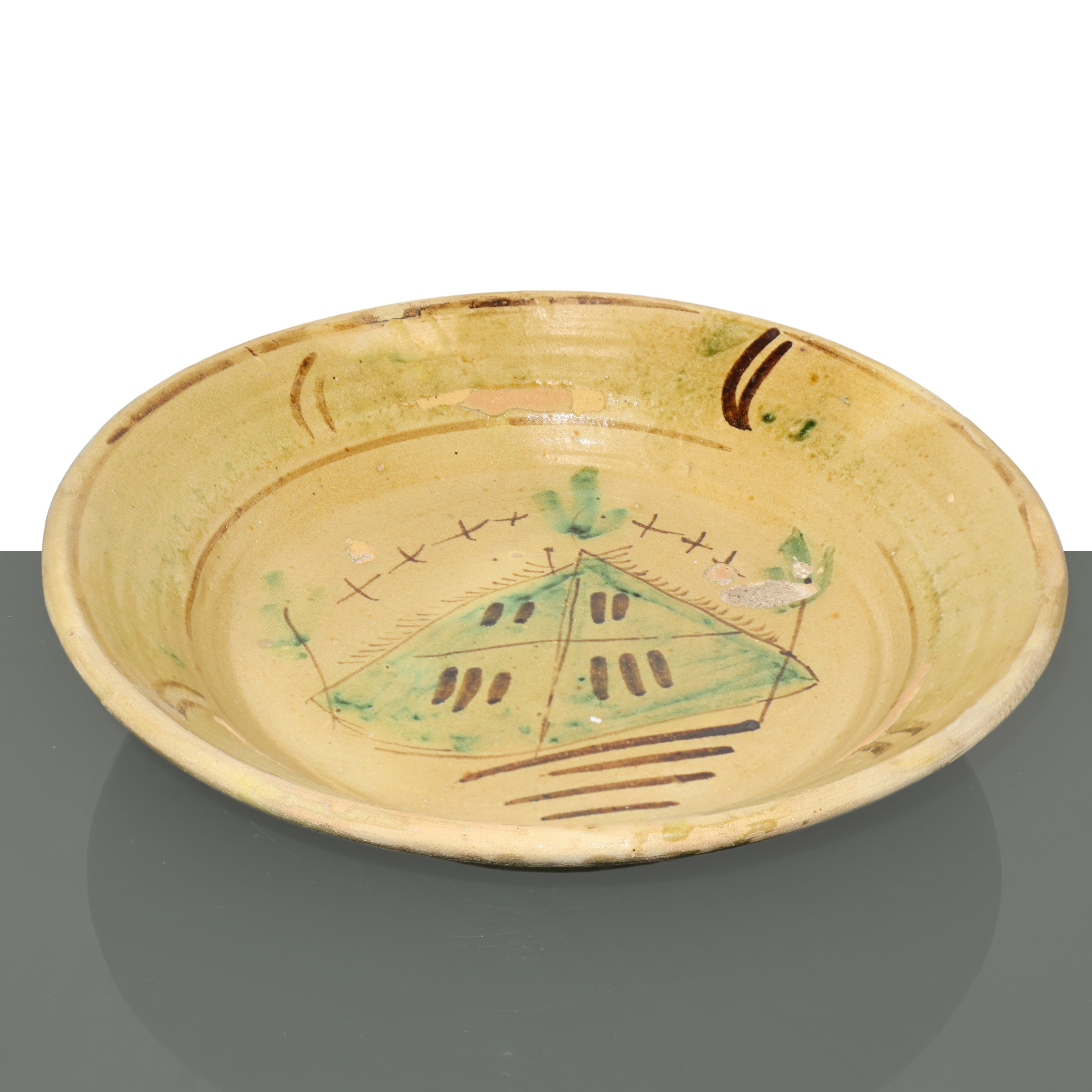 Piatto in maiolica di Caltagirone, fine XIX secolo, dipinto a mano in policromia con verde e mang...