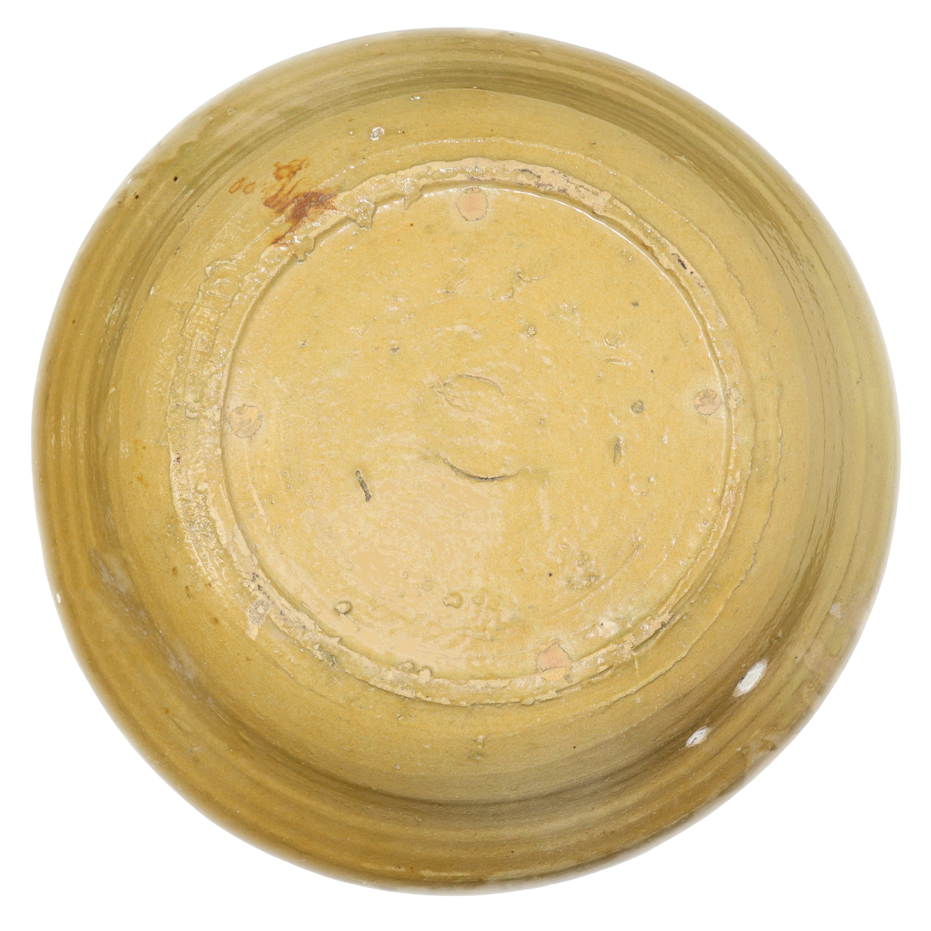 Piatto in maiolica di Caltagirone, fine XIX secolo, dipinto a mano in policromia con verde e mang...