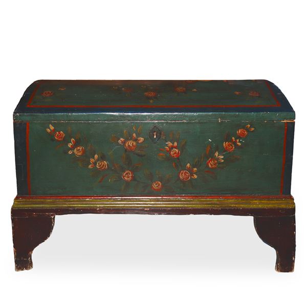 Green lacquered and painted chest with flowers