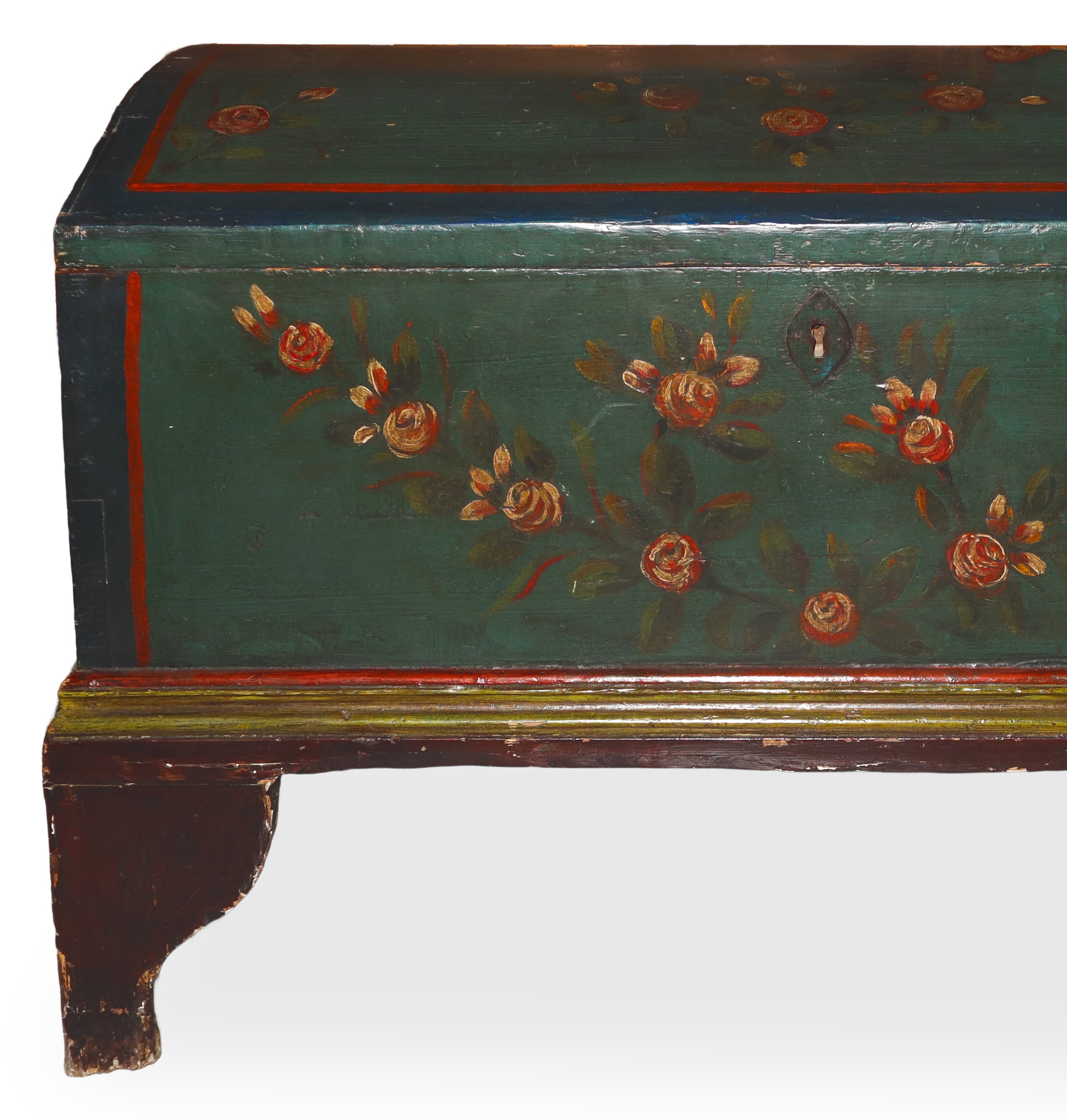 Cassapanca verde laccata e dipinta con fiori