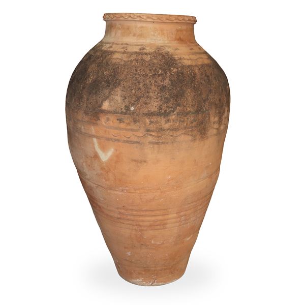 Giara in cotto con bordo decorato