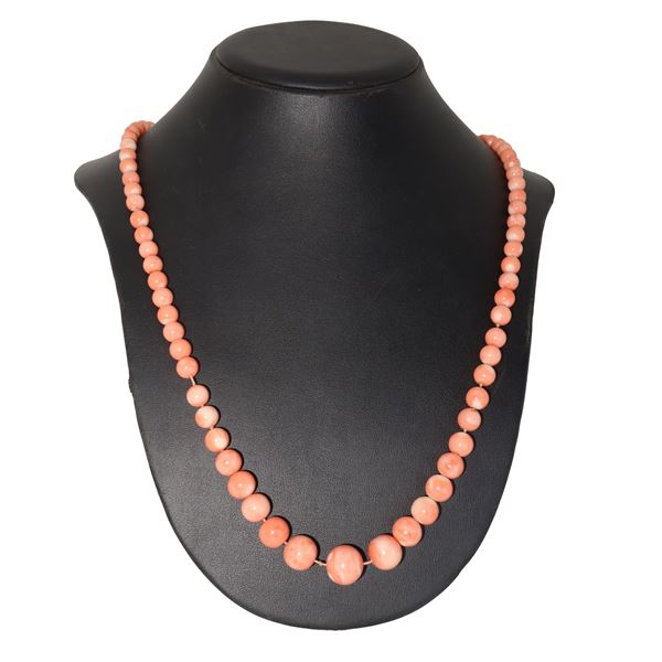 Collana in corallo con susta in oro 750e brillantini