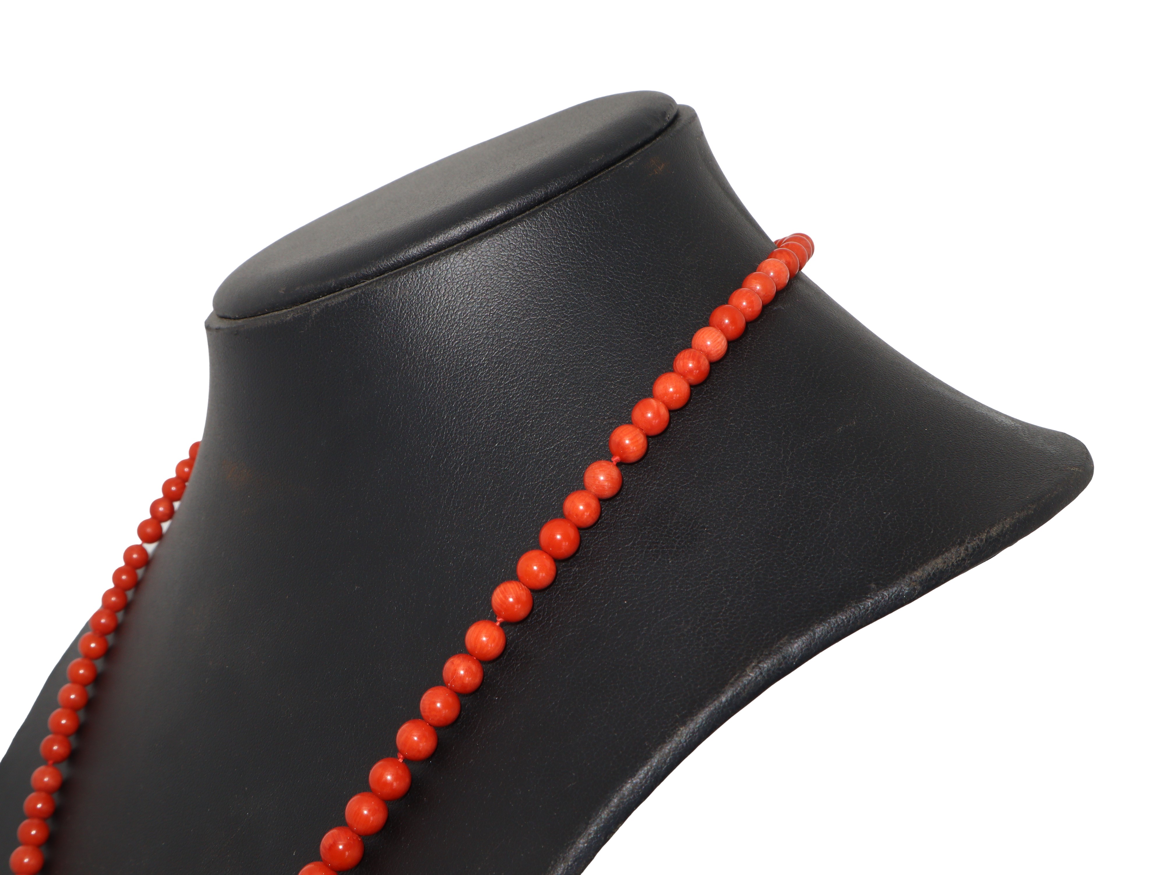 Collana in corallo con susta in oro 750, lunghezza cm 55