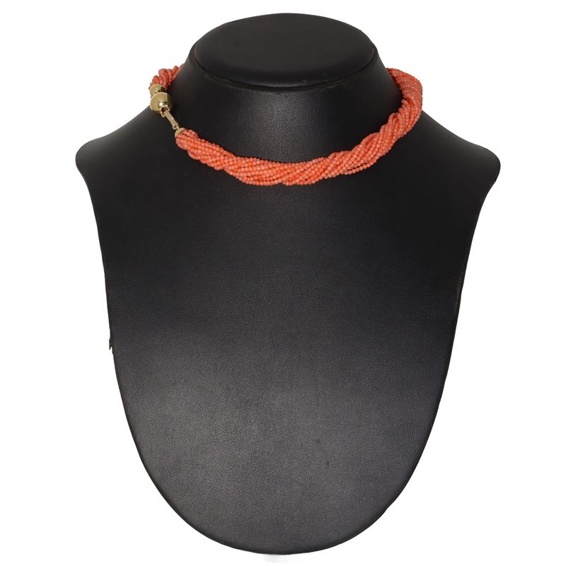 Collana in corallo con susta in oro 750, Gr 42, Lunghezza cm 43