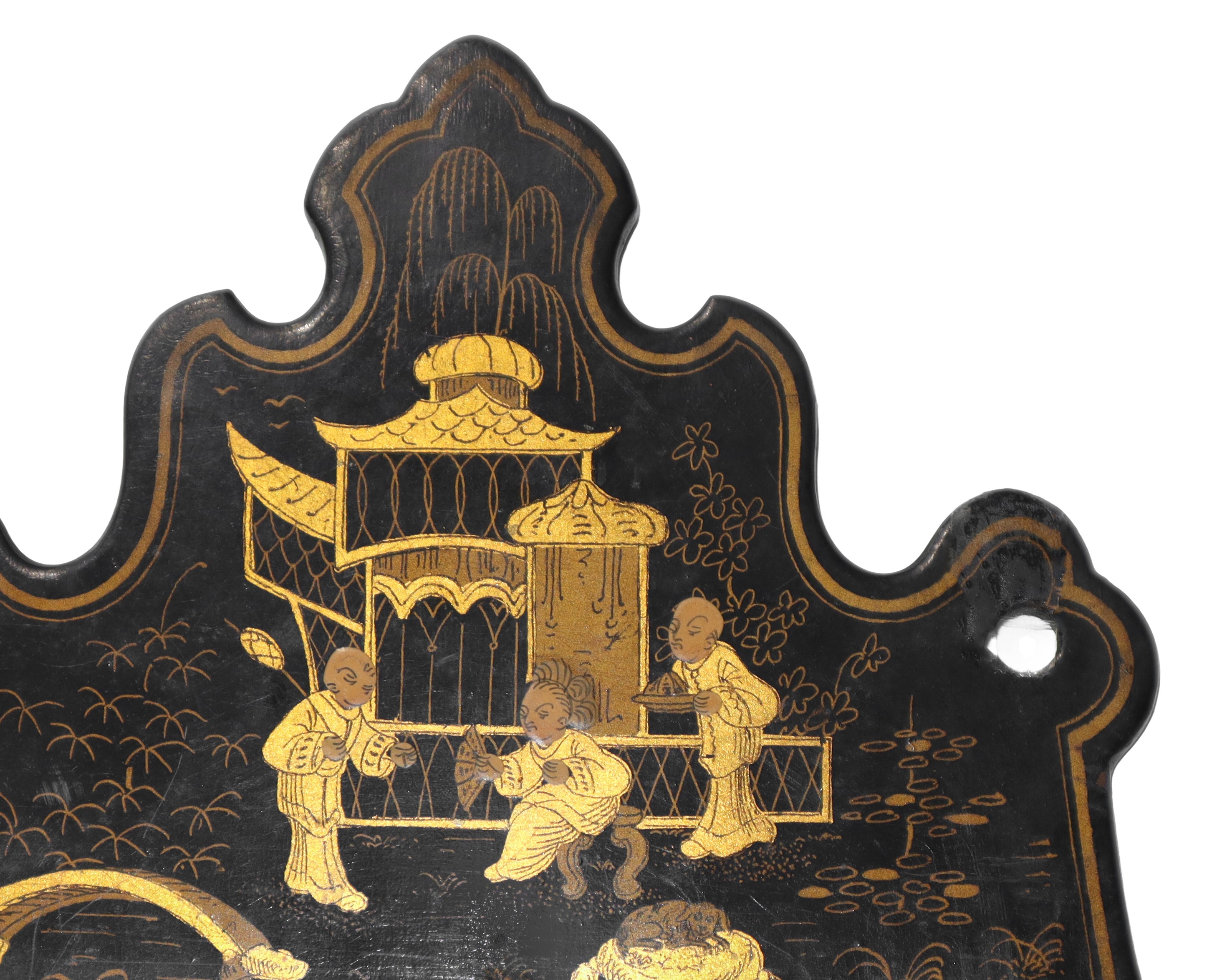 Arte Giapponese del XIX secolo, Mensola e Placca in Papier-mâché con Scene di Vita Quotidiana in ...