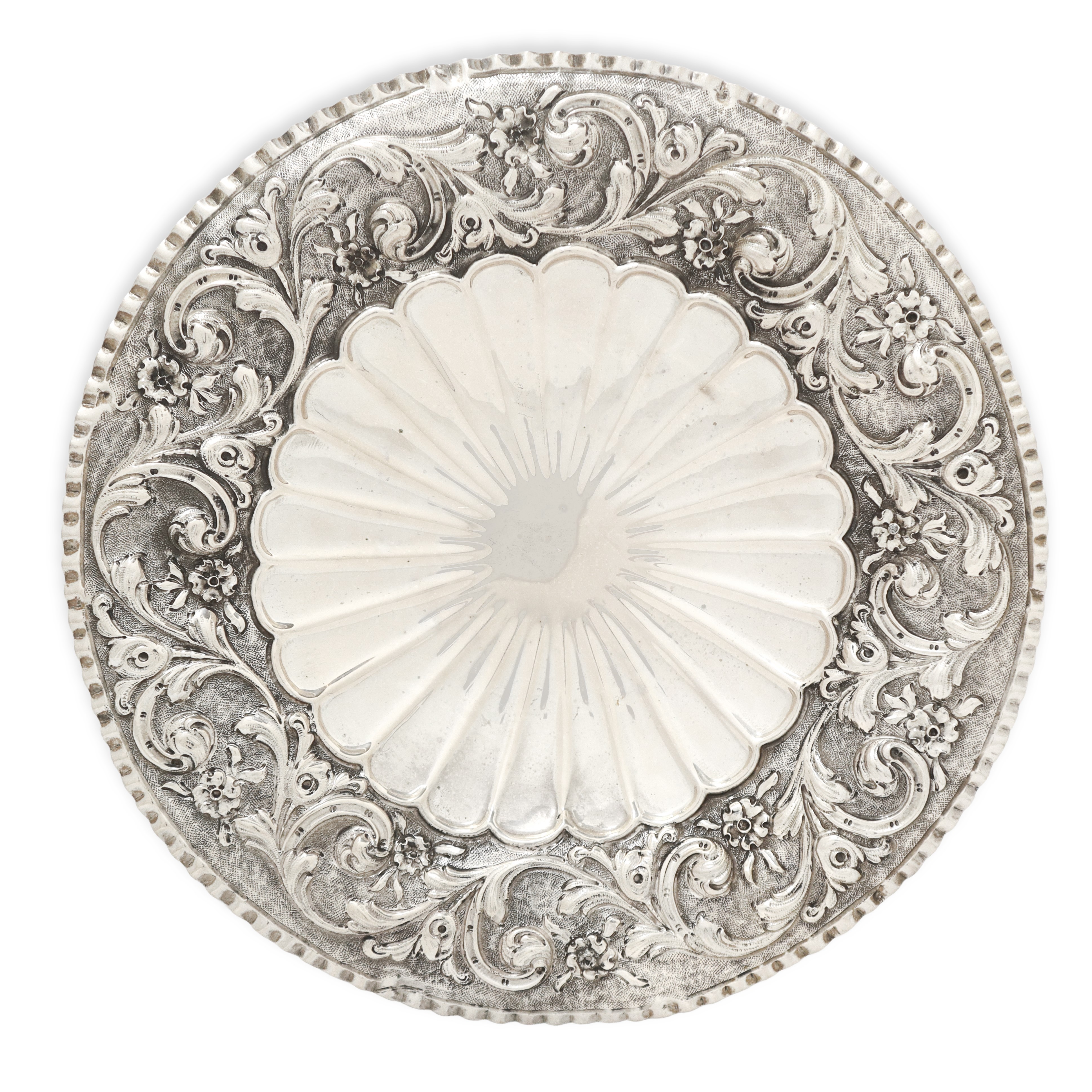 Alzatina in argento 800 sbalzata con ghirlande floreali