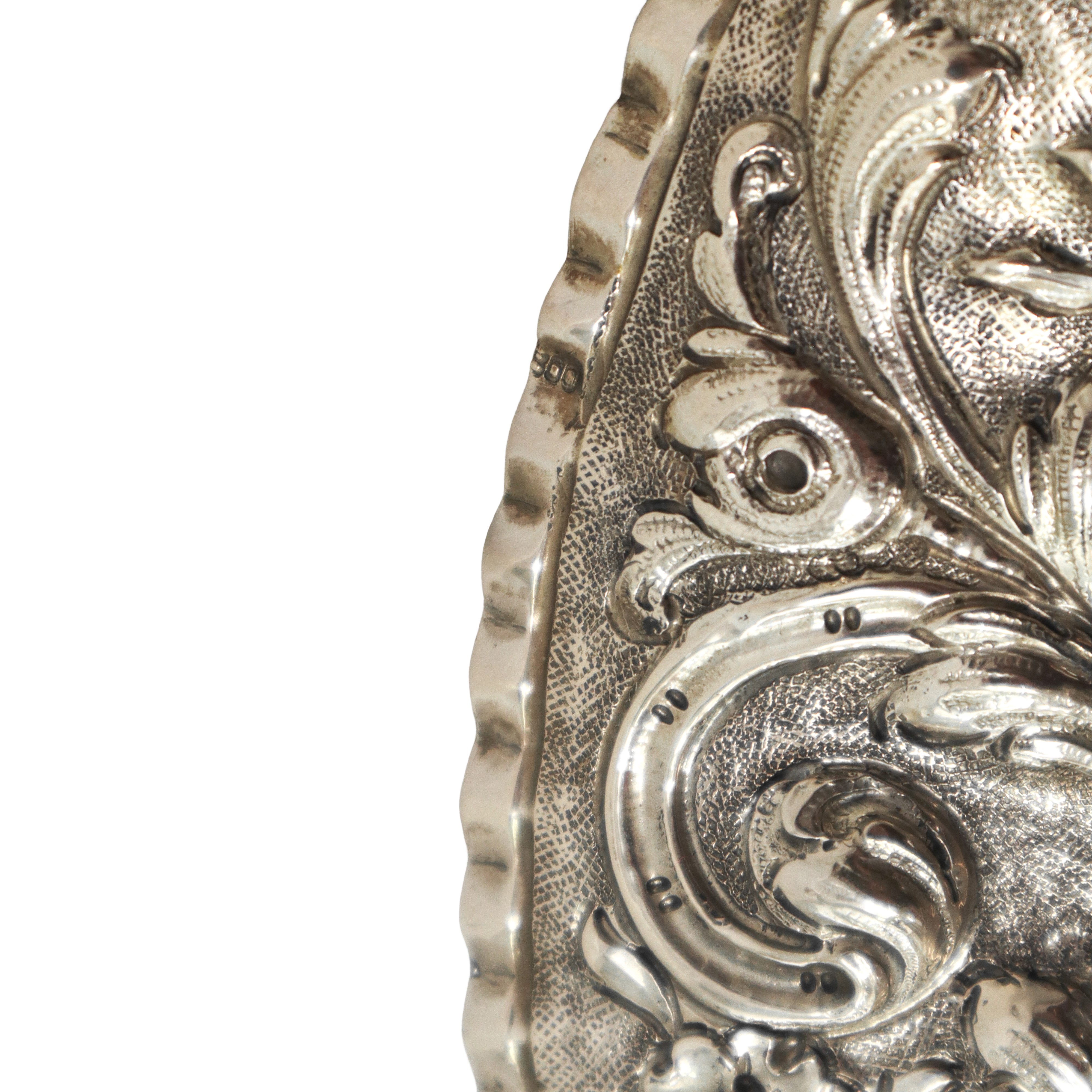 Alzatina in argento 800 sbalzata con ghirlande floreali