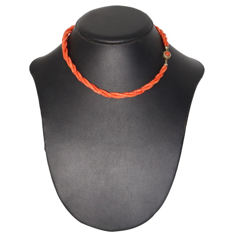 Collana in corallo mediterraneo a cannette con chiusura in argento 800