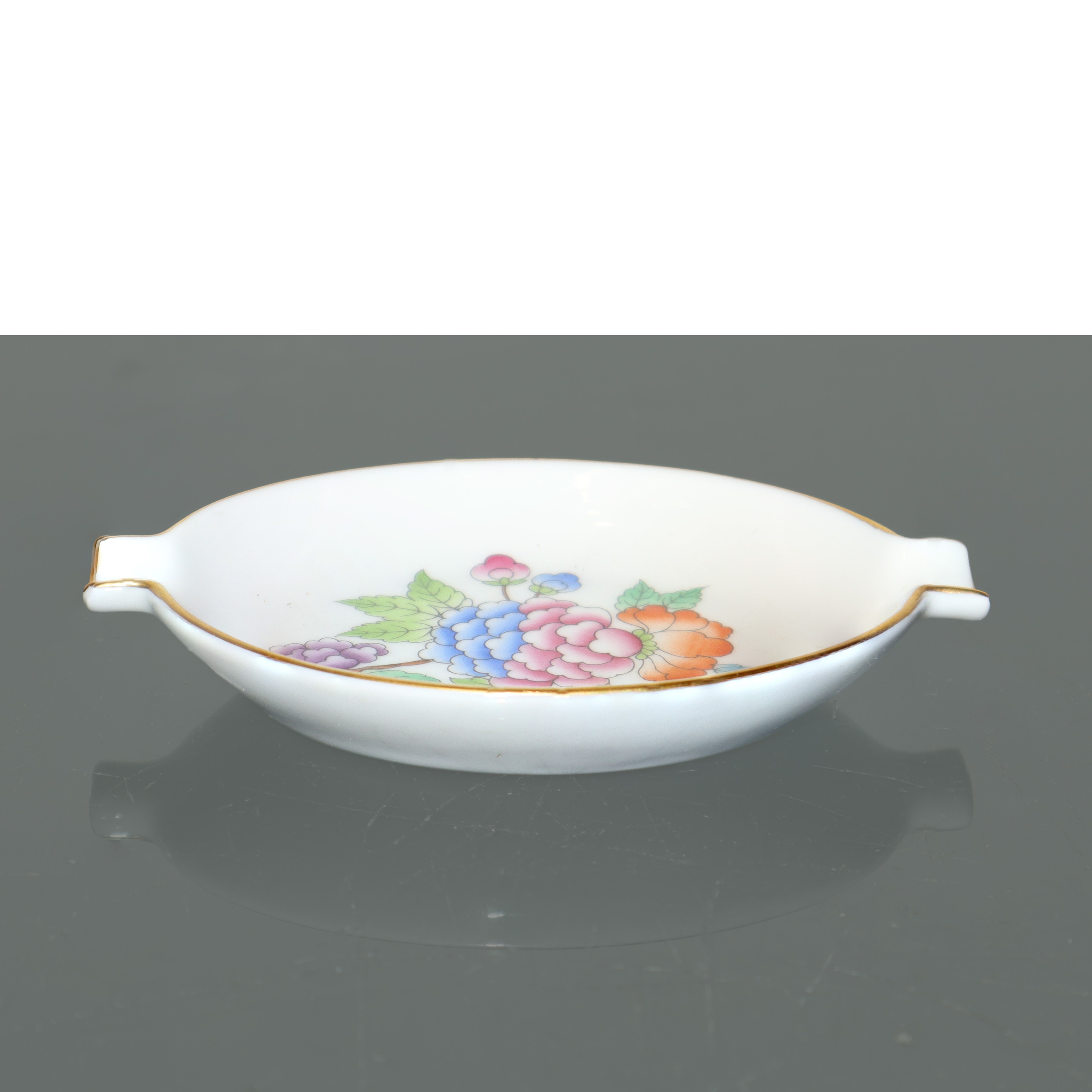 Portacenere Herend collezione Queen Victoria decorato con peonie