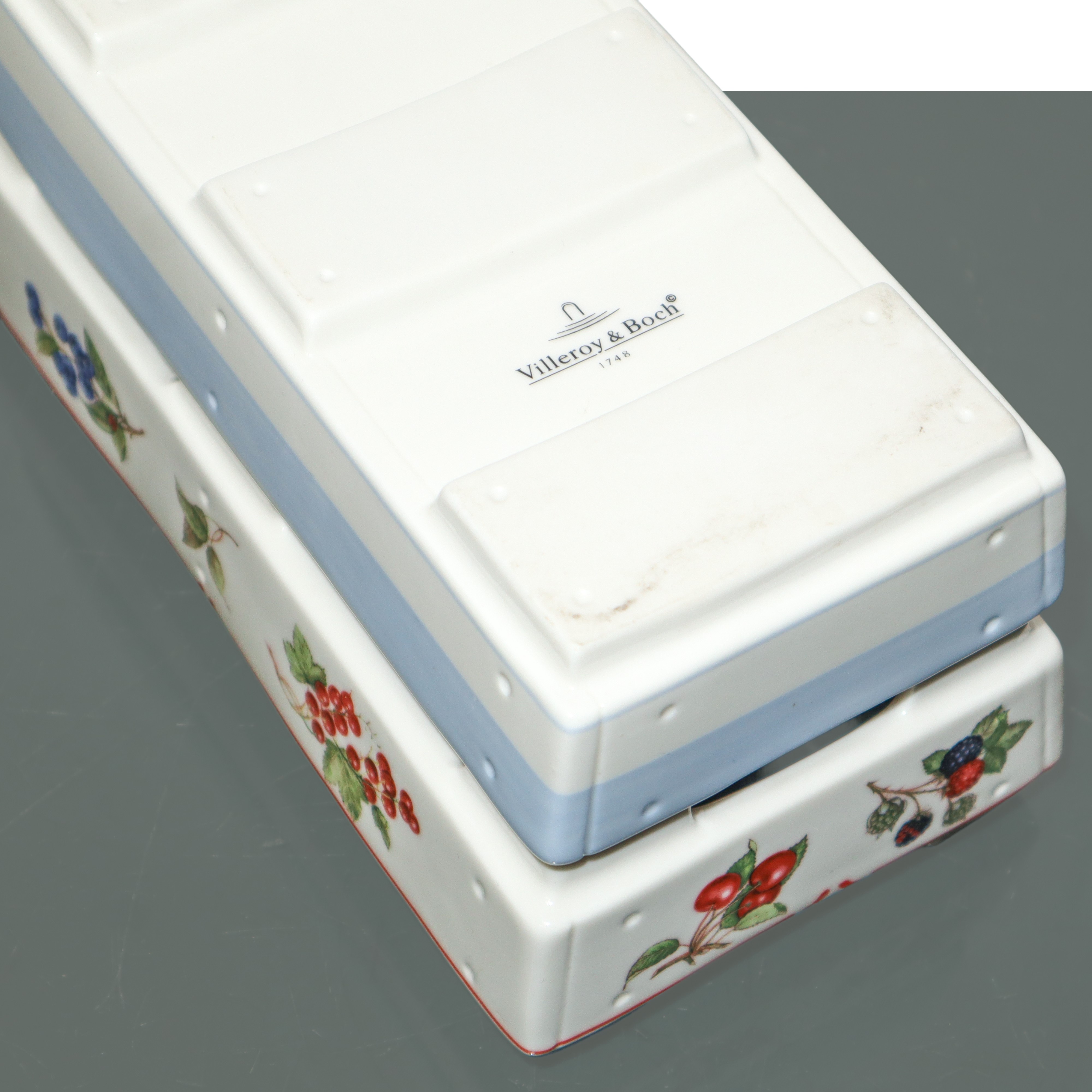 Heinrich W. Germany Villeroy&boch - Cassetta portapane in ceramica decorata con frutti policromi