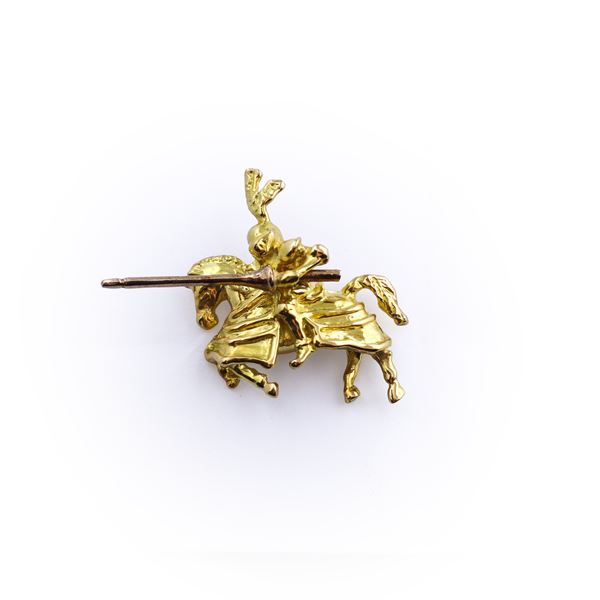Spilla in oro giallo 750 a guisa di cavaliere