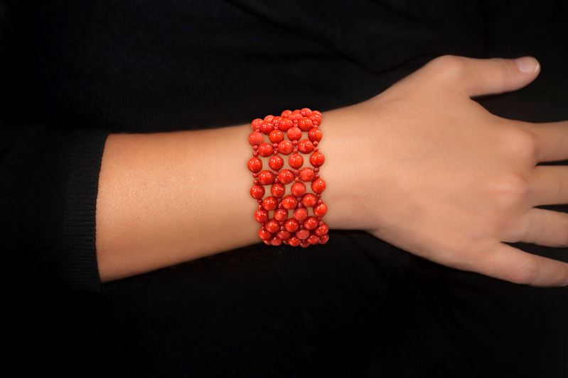 Bracciale in corallo bambù e oro 750, Gr 53,8, cm 22x3,5