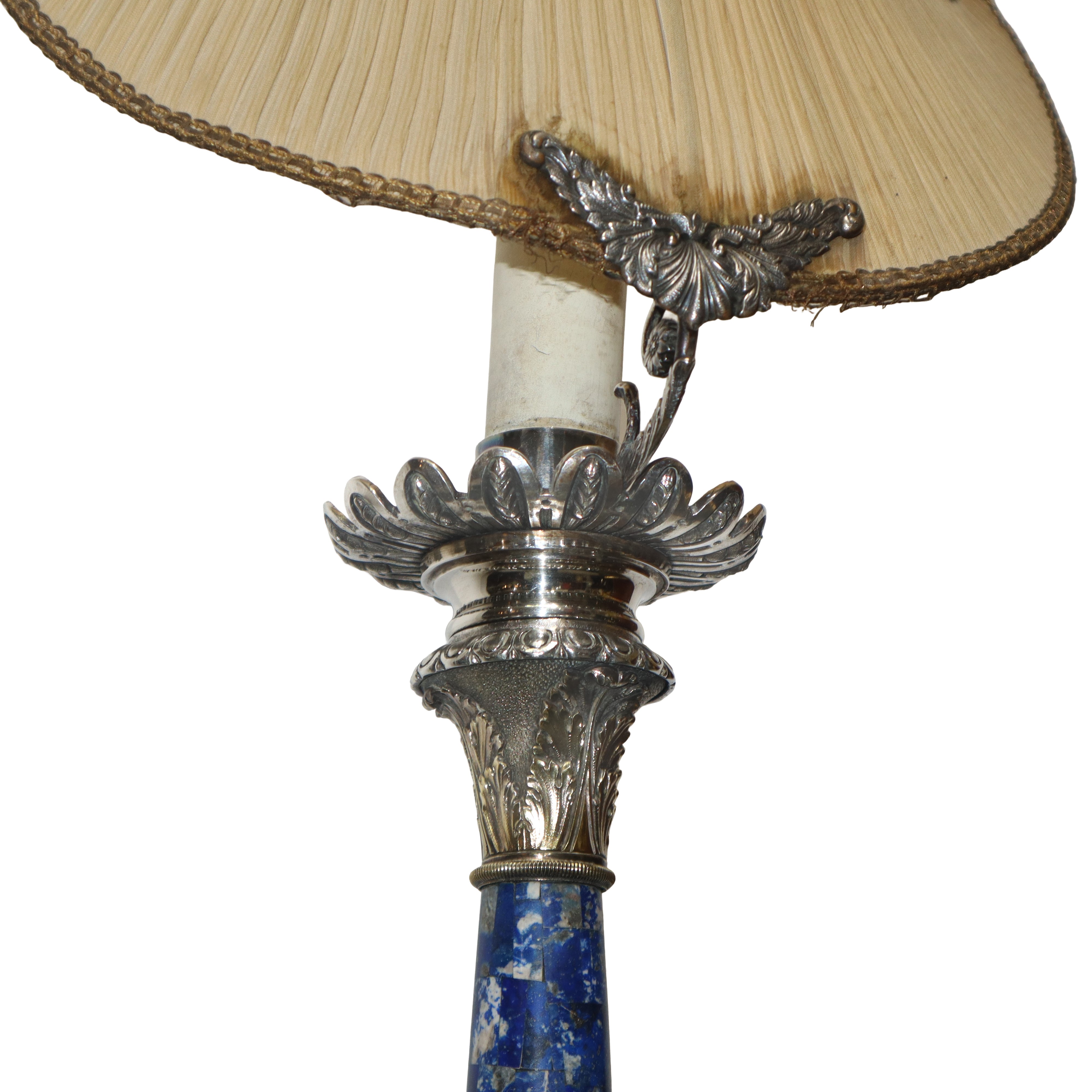 Importante lampada da tavolo in argento con parti dorate, in malachite, lapislazzuli. Presenti pu...