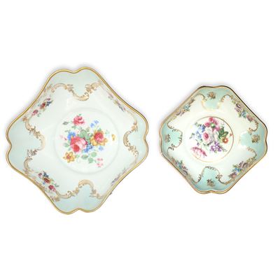 Coppia di portacioccolatini quadrati in porcellana con decori floreali e bordi in oro