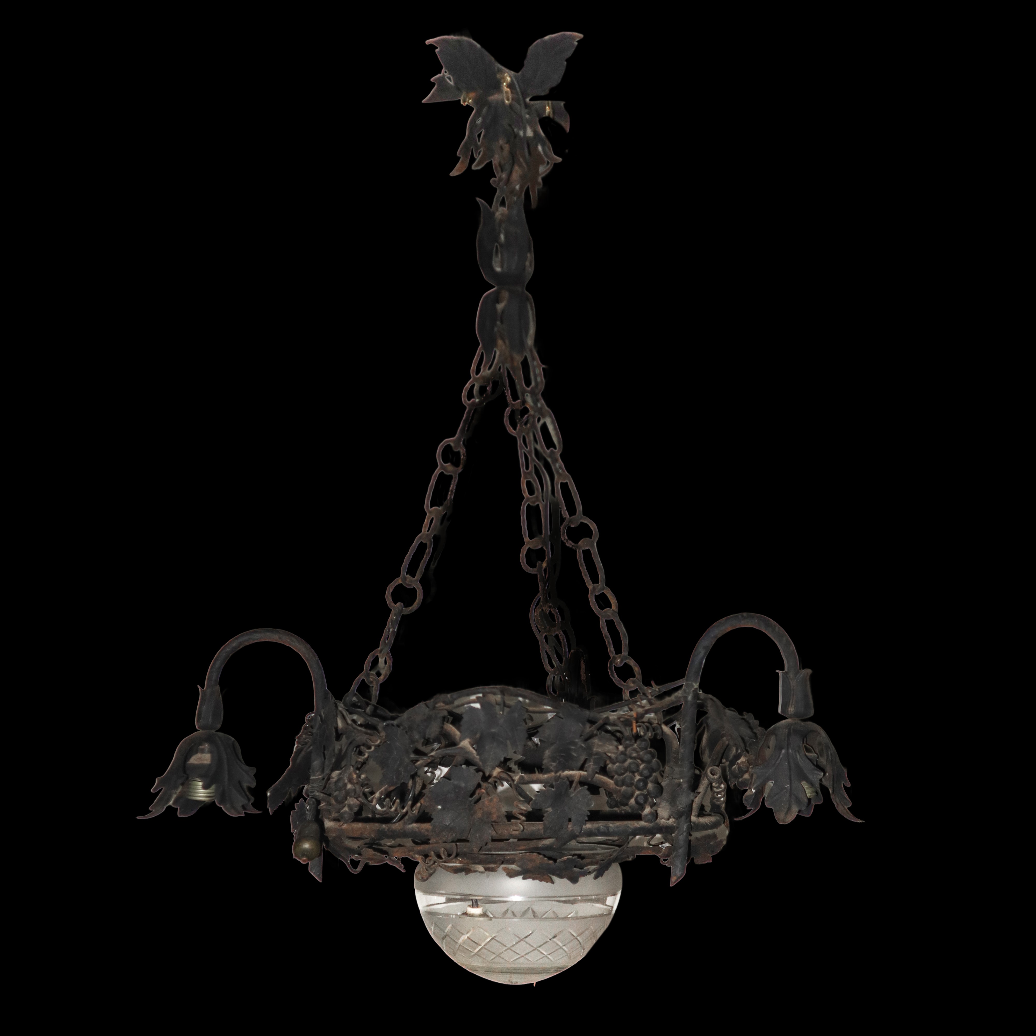 Lampadario in ferro battuto