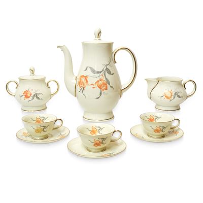Servizio da caffè in porcellana avorio con decoro floreale (Art déco)
