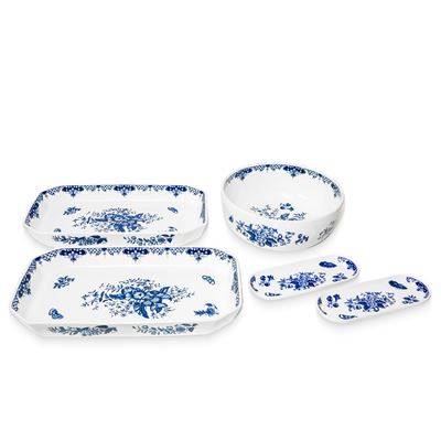 Gruppo di piatti da portata in porcellana 'bone china' con decori floreali blu
