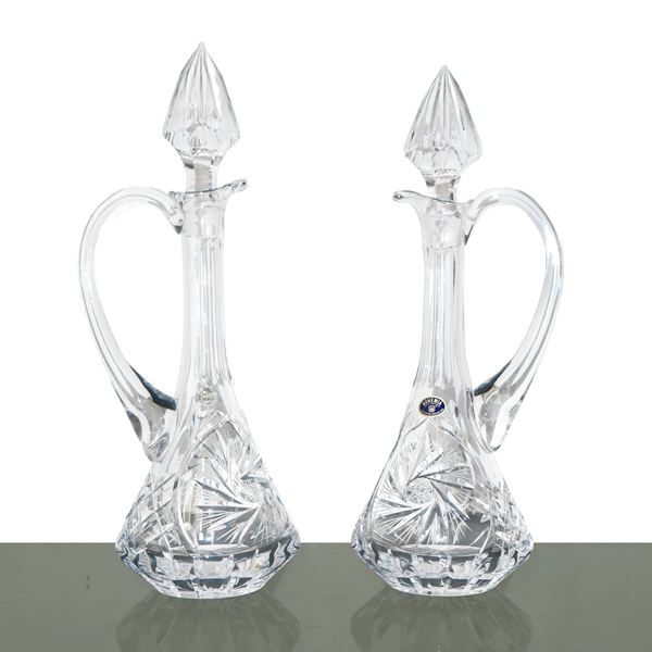 Coppia di bottiglie in cristallo di Boemia molato e intagliato