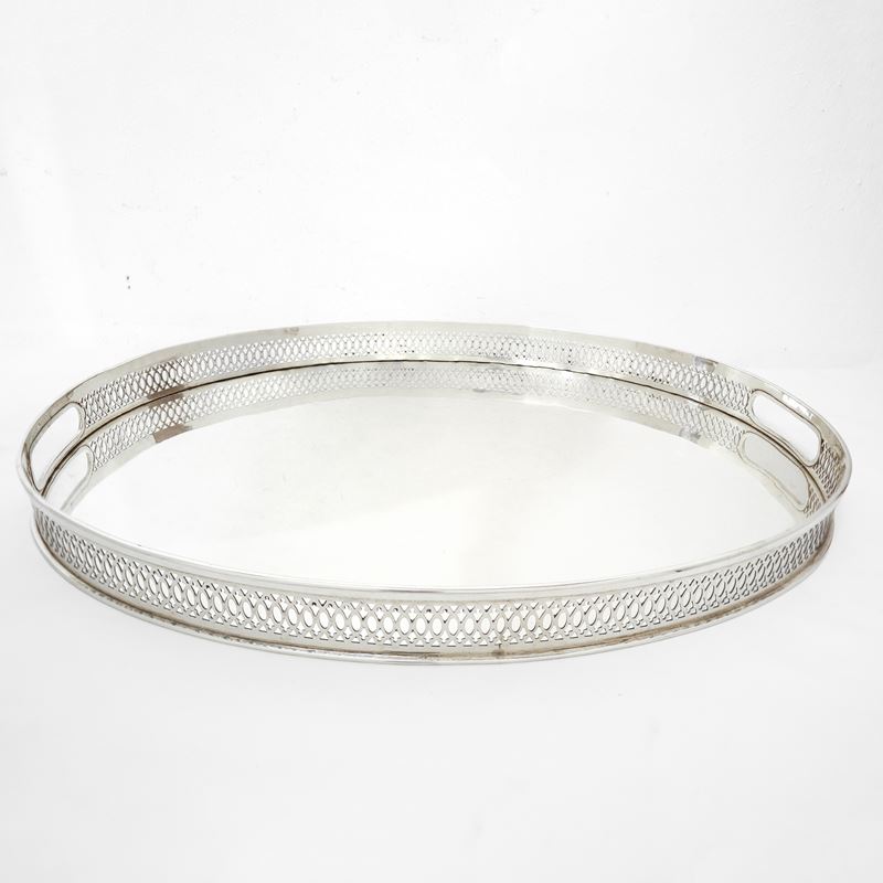 Vassoio ovale in argento 800 con bordo a ringhierina