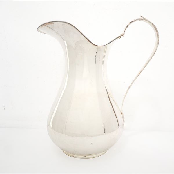 Caraffa in argento 800 lavorata a mano