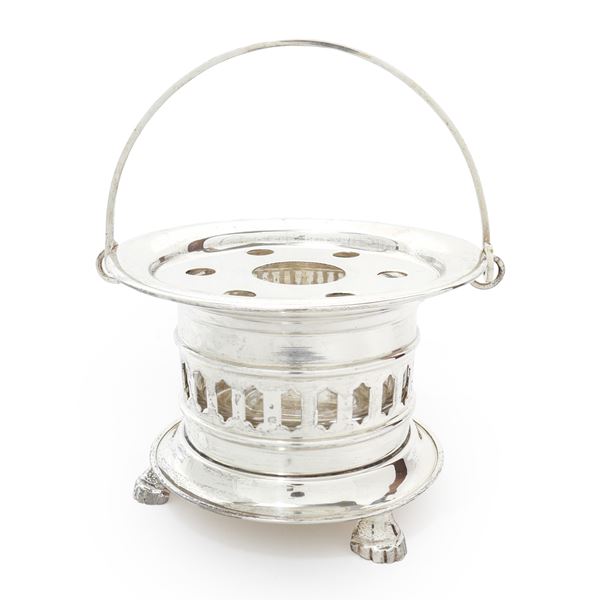 Fioriera a cestino in metallo argentato con portafiori in vetro