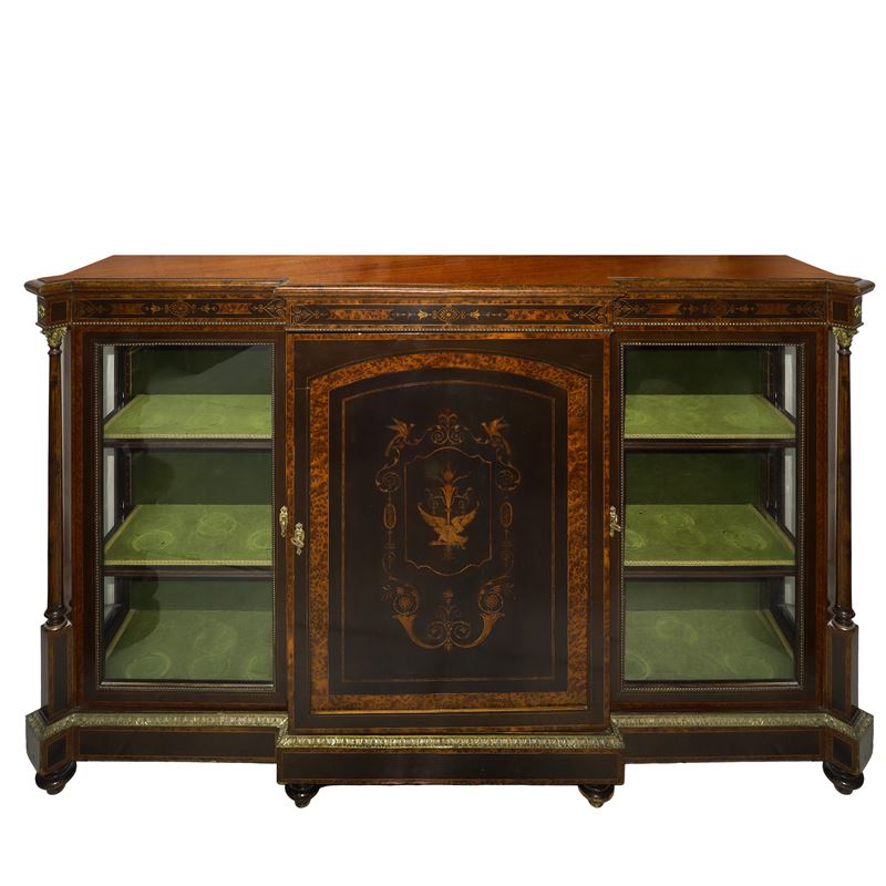 Etagere in legno di mogano con intarsi sul fronte
