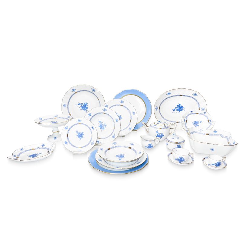 Completo Servizio di piatti decoro 'Apponyi blue' in porcellana blu su fondo bianco, bordo Ozier ...
