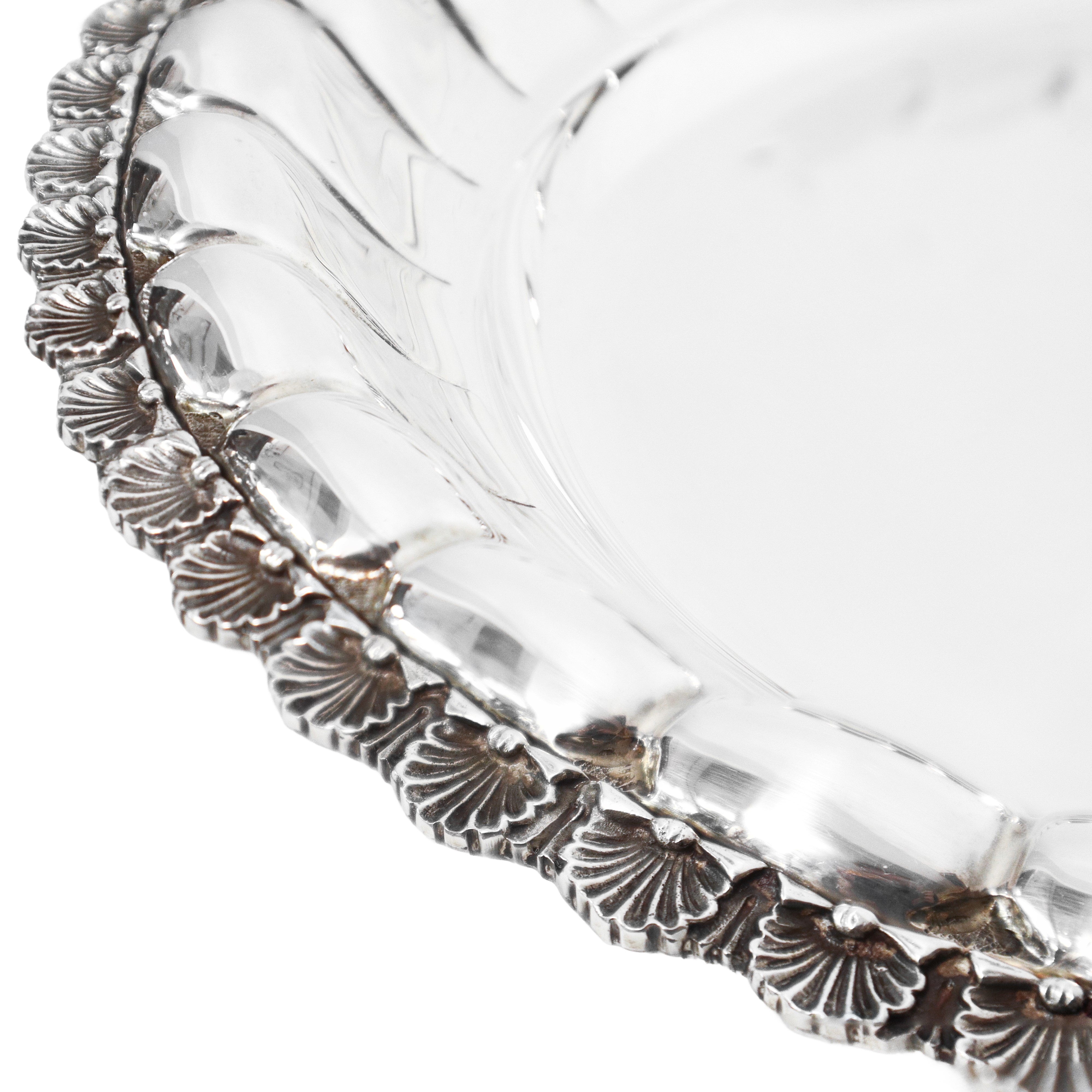 Ciotola rotonda in argento 800 con bordo decorato da conchiglie