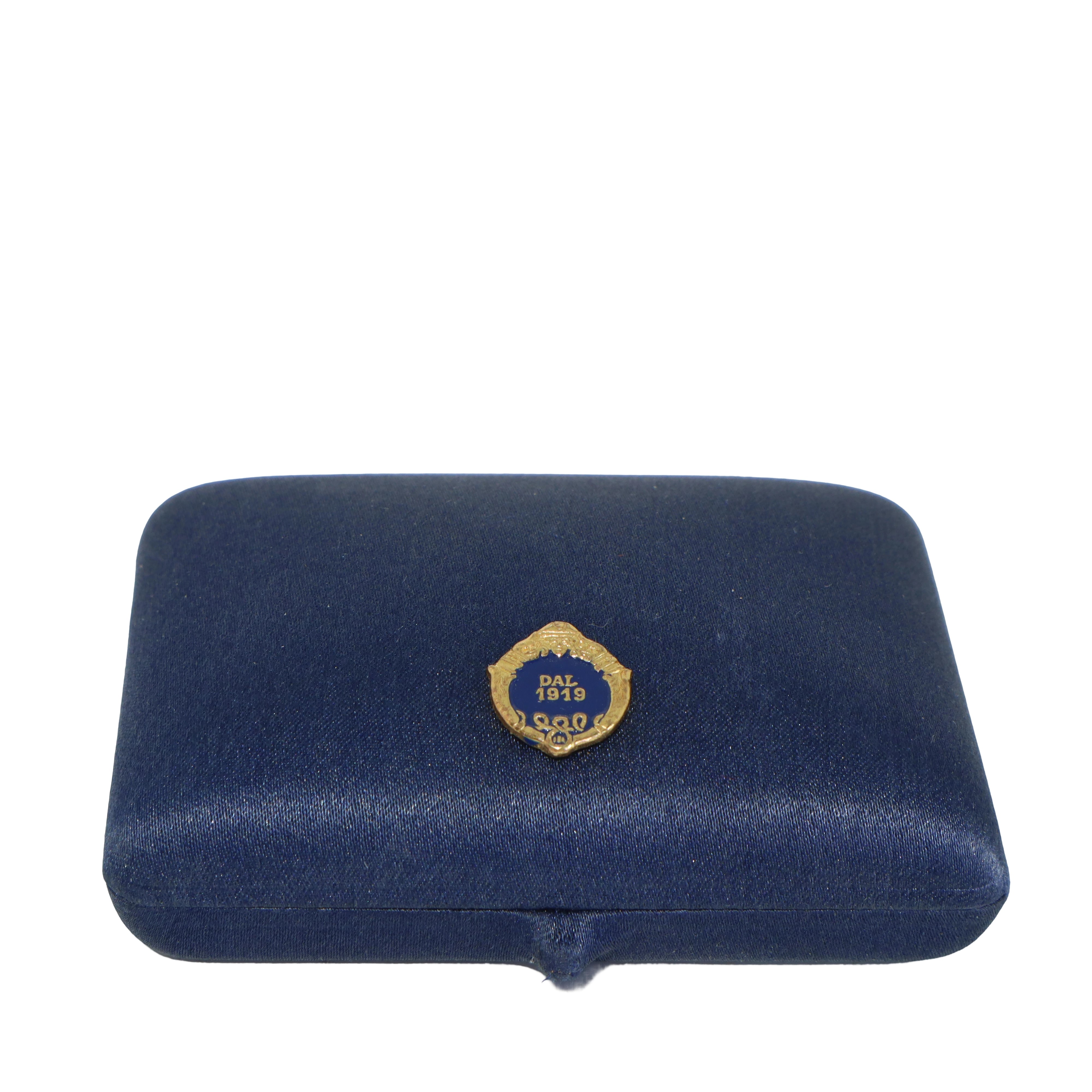 Coppia di polsini in oro giallo 18 ct con decoro centrale inciso