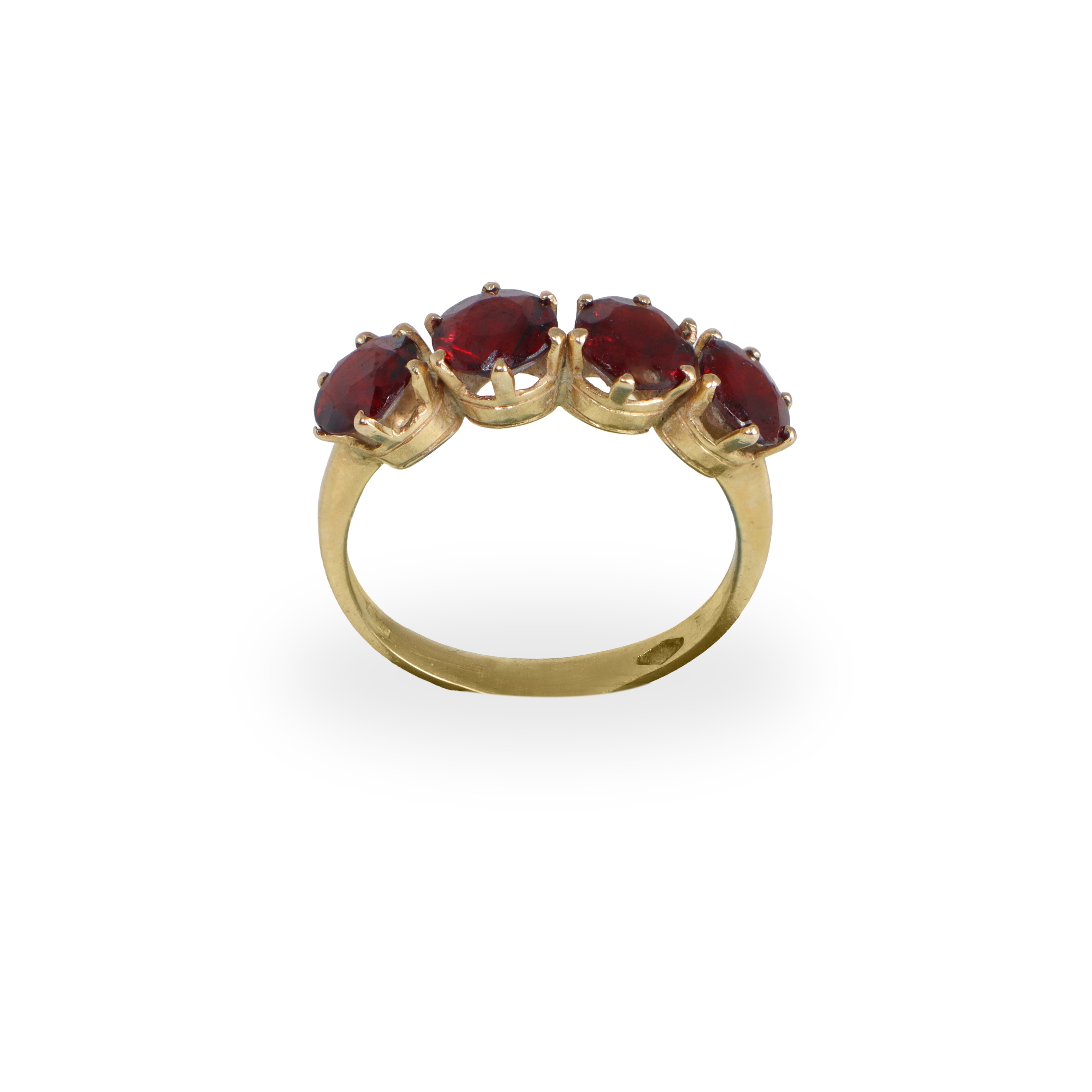 Anello in oro giallo 750 con granati