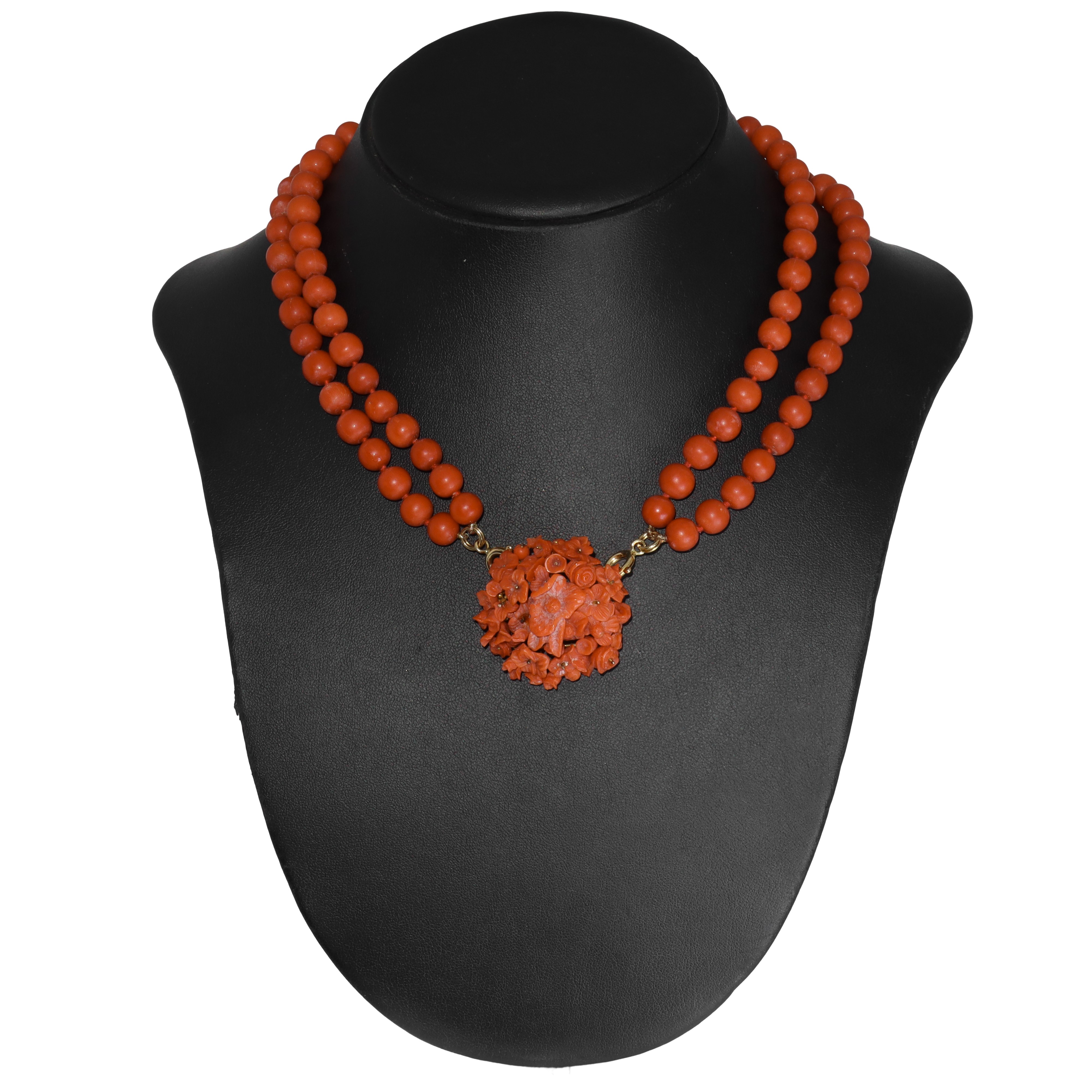 Collana a due fili di corallo sardo di prima scelta e oro 750, con spilla centrale floreale separ...
