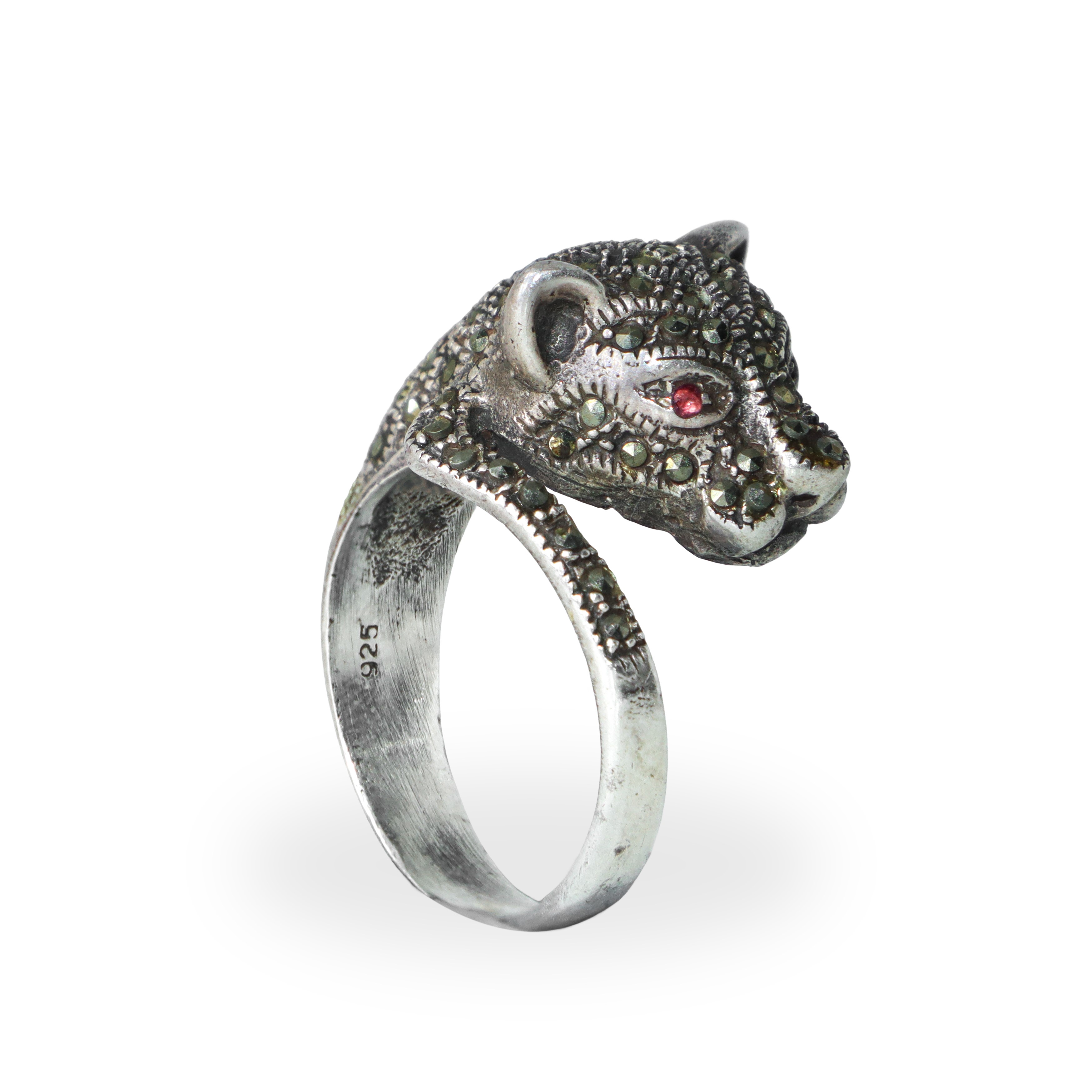 Anello in argento 925 a guisa di pantera stile Cartier con scaglie di brillanti e rubini