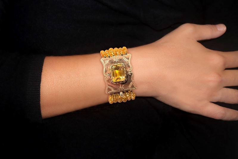 Bracciale in oro 12 carati con quarzi citrini e topazio