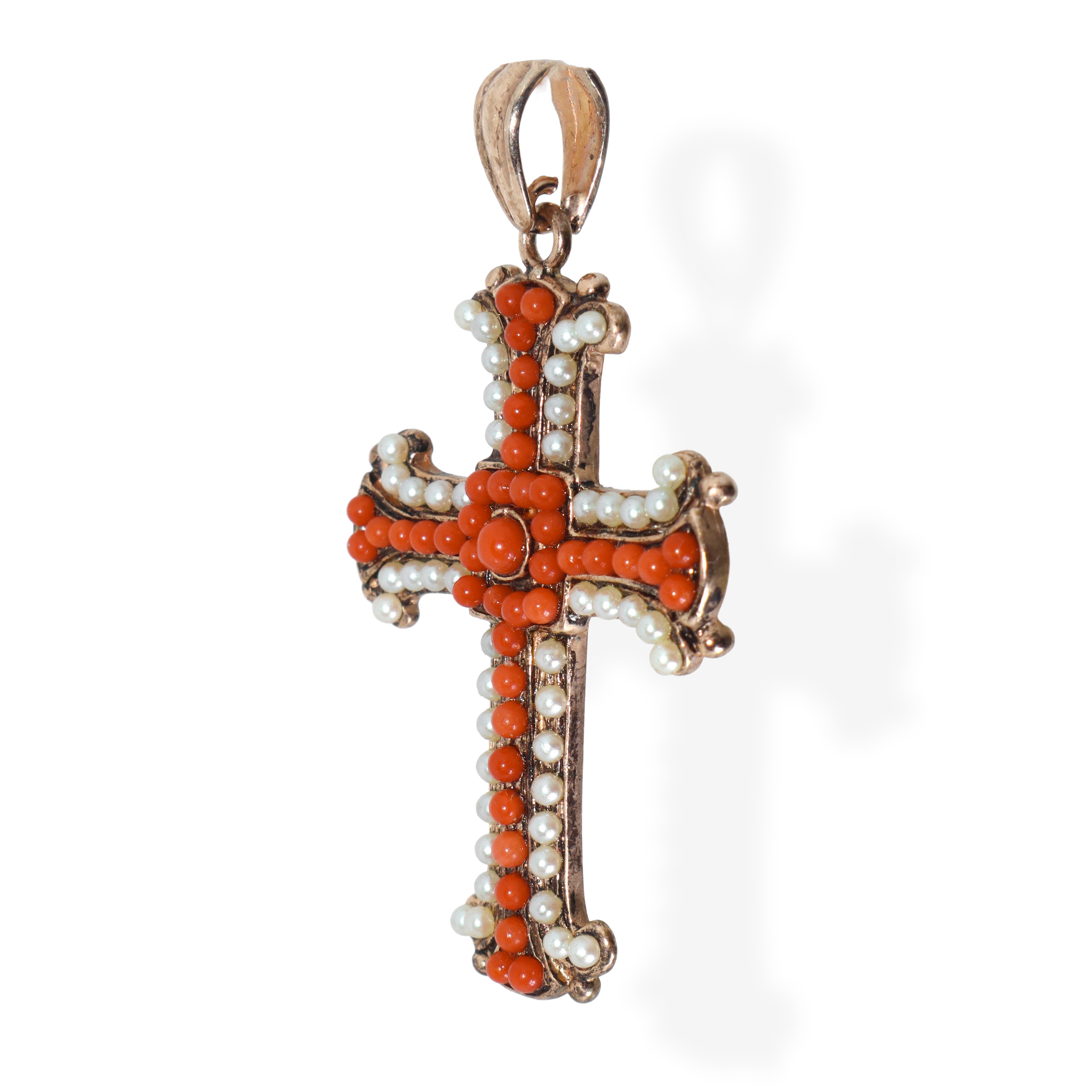 Croce in argento 925 con coralli e perline.