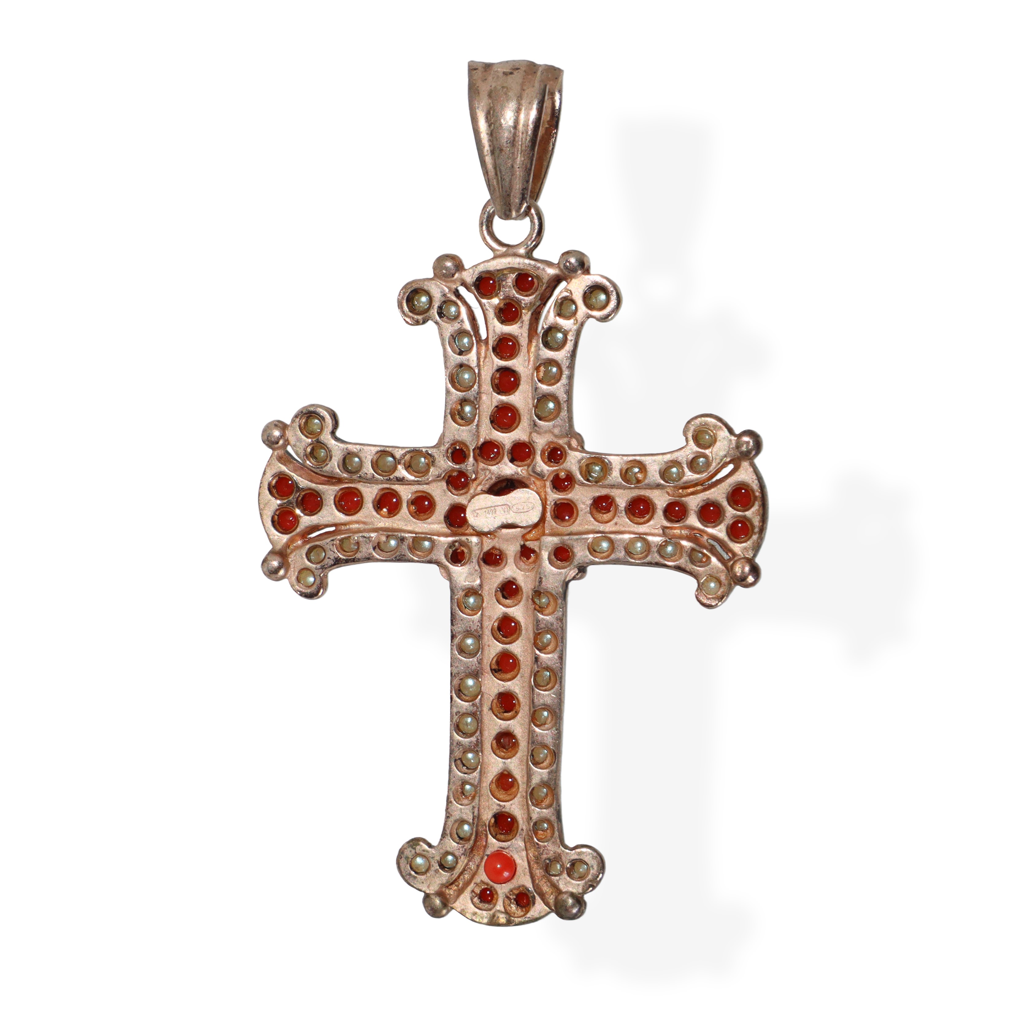 Croce in argento 925 con coralli e perline.