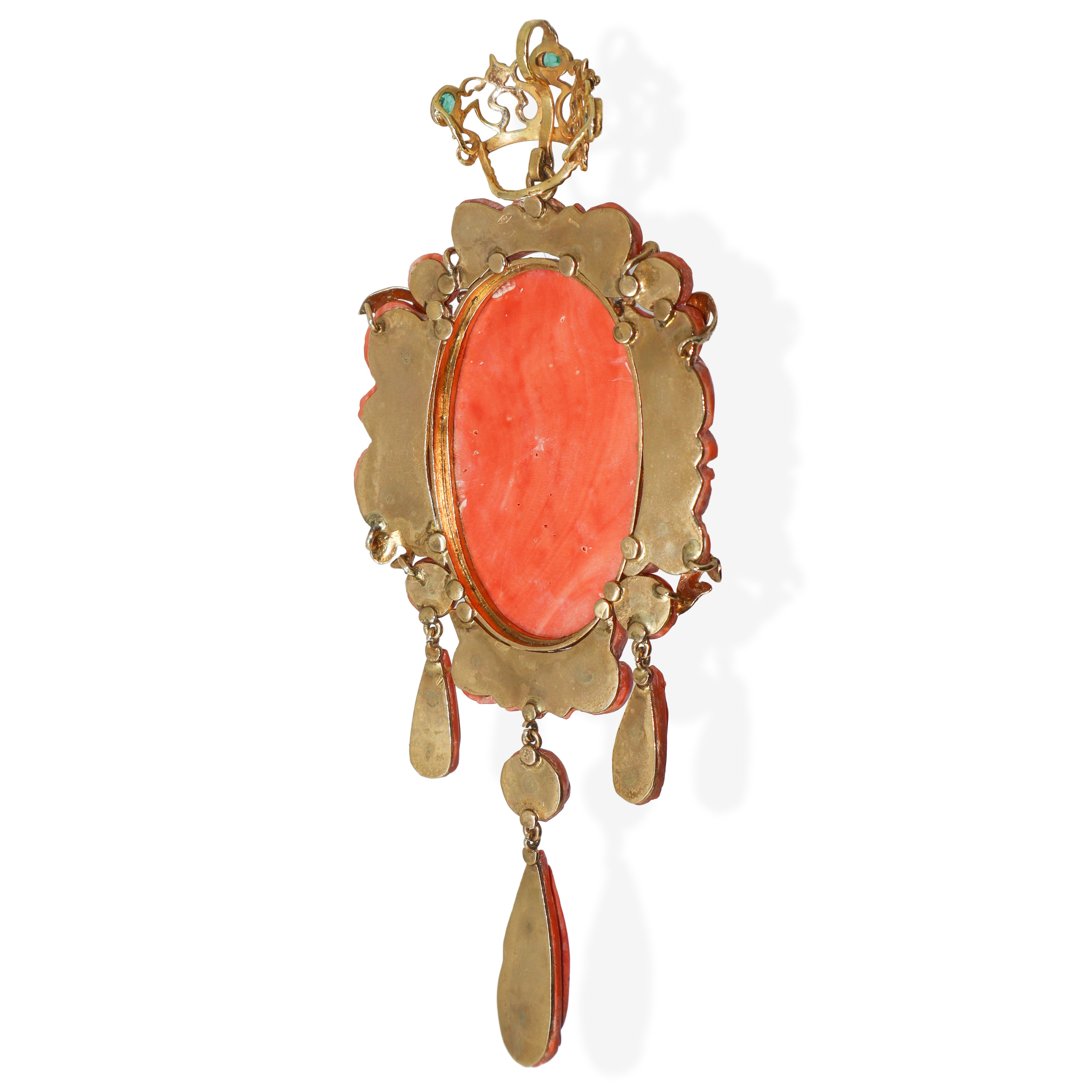 Grande pendentif in oro 500 e smeraldi e scultura di donna in corallo