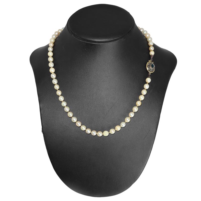 Collana in perle con chiusura in oro giallo 750, lunghezza cm 55