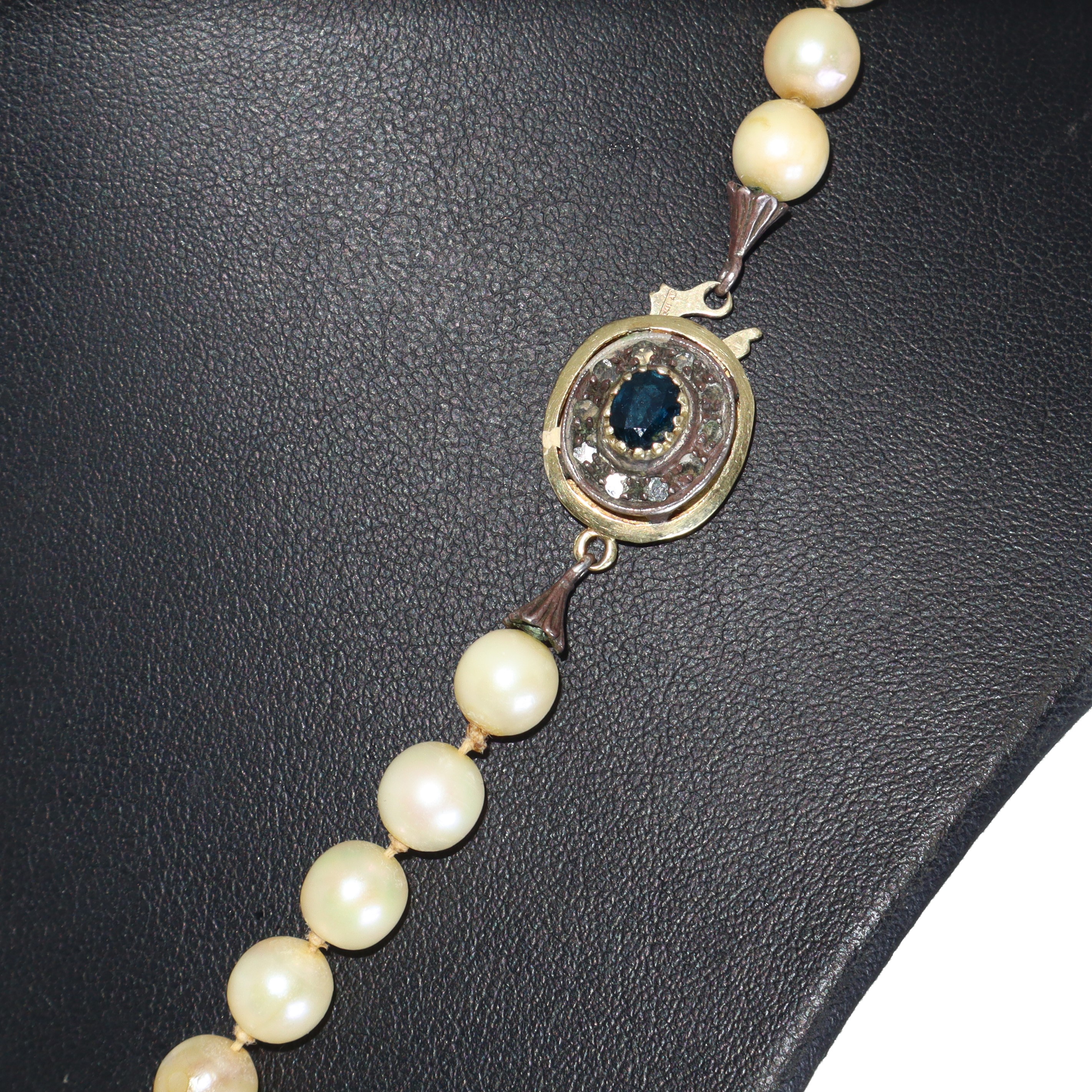 Collana in perle con chiusura in oro giallo 750, lunghezza cm 55