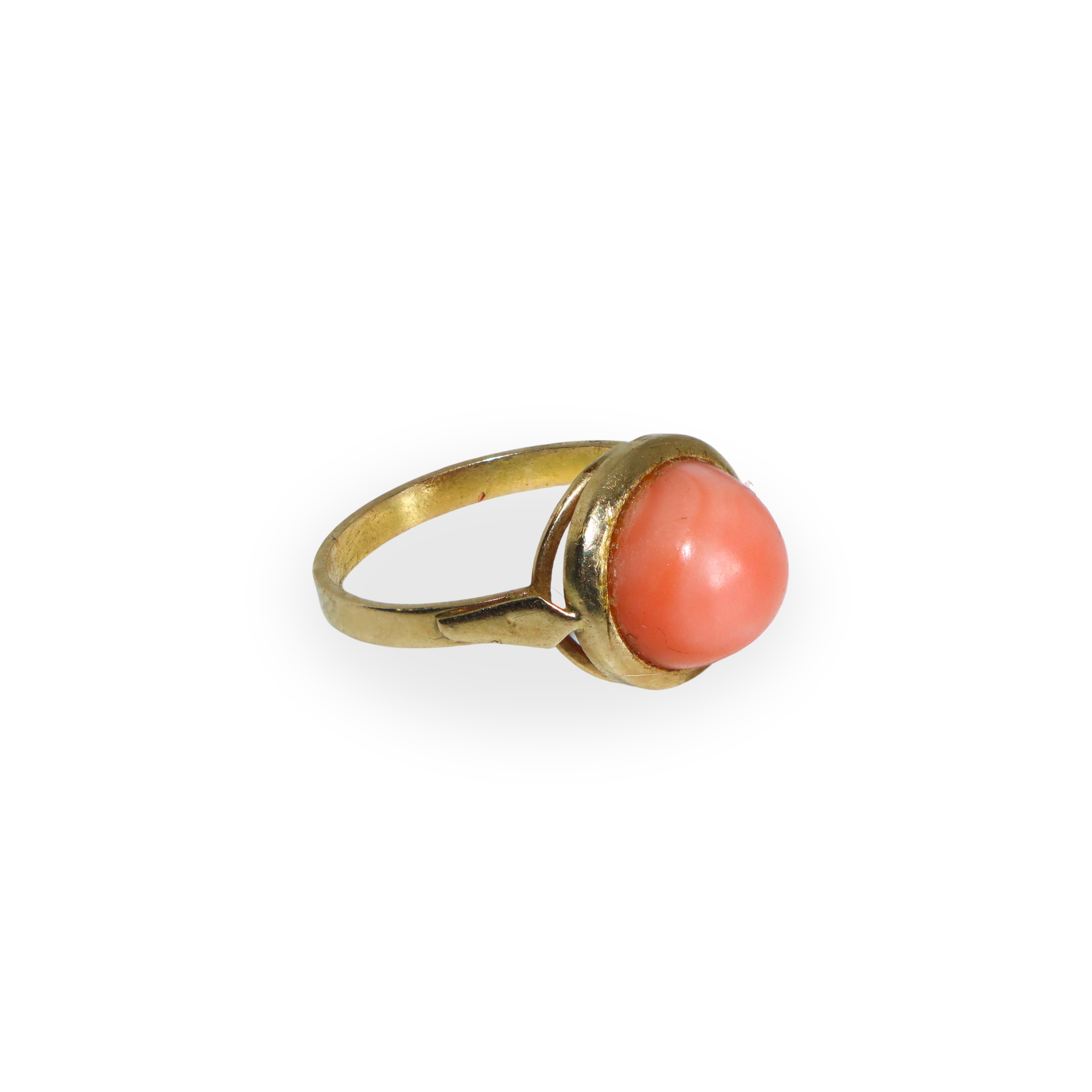 Anello circolare in oro giallo 750 con corallo rosa