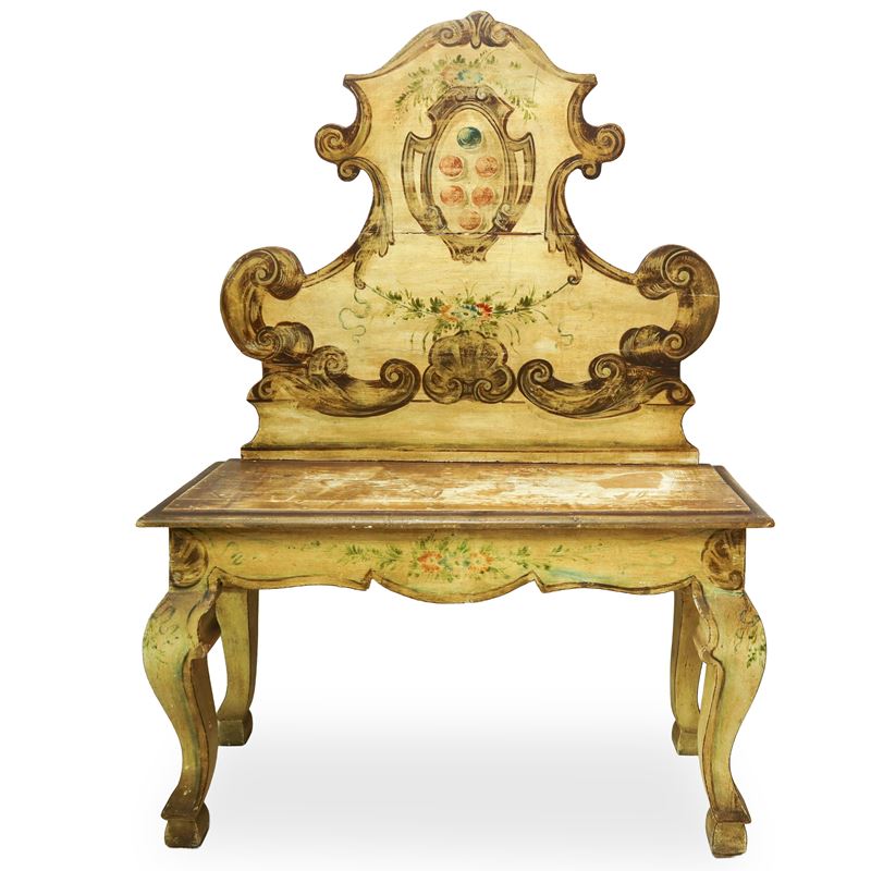 Panca con alzata laccata e dipinta con stemma centrale