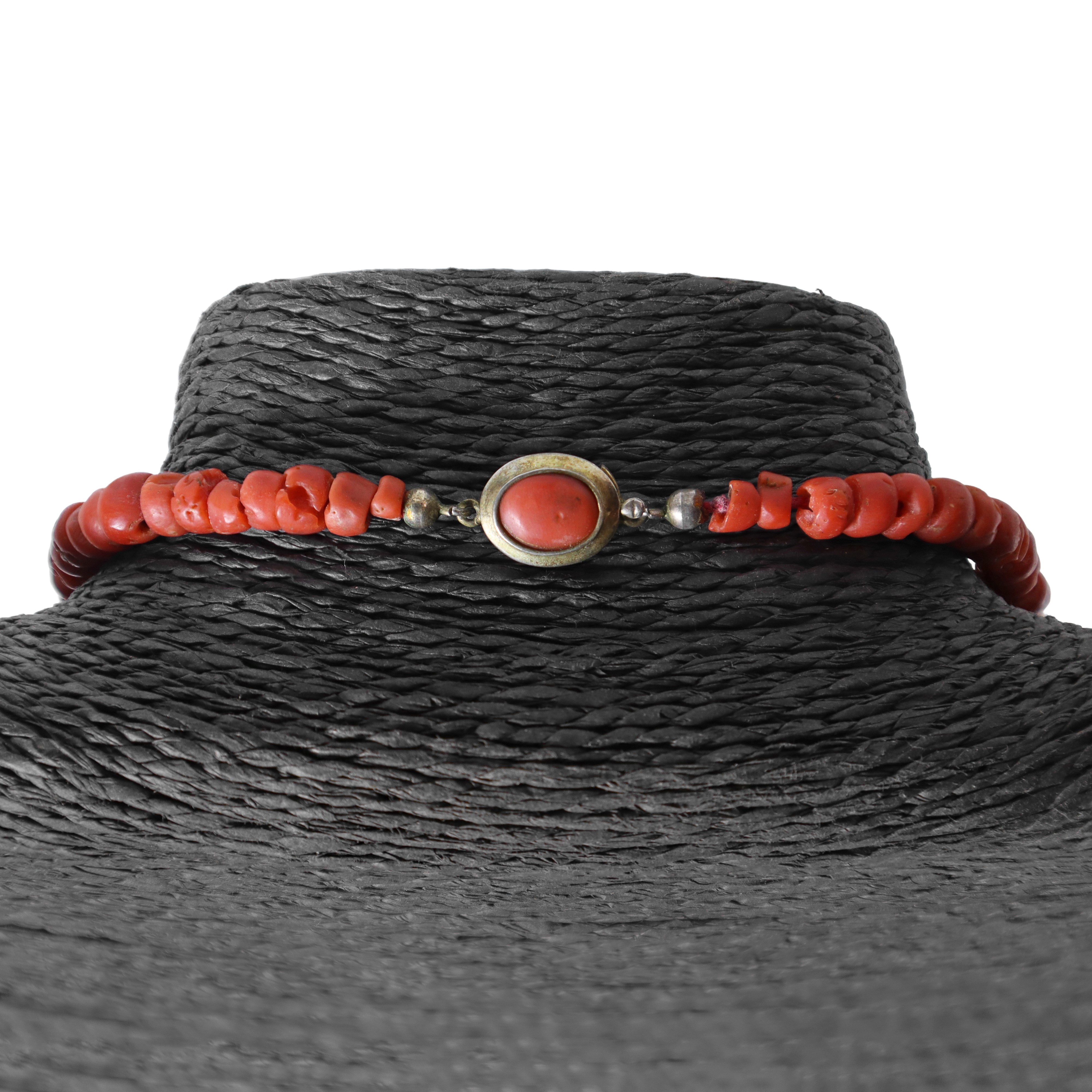 Collana in corallo naturale con susta in argento 800 e corallo a decrescere