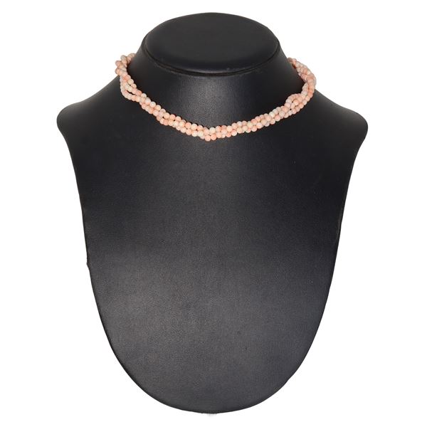 Three-strand pink coral necklace with yellow gold susta
