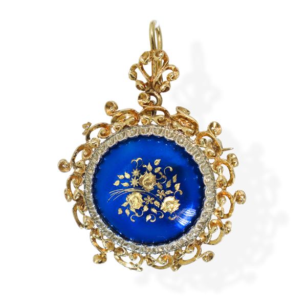 Brooch/Pendentif in 750 yellow gold with blue enamel and floral decoration in the center