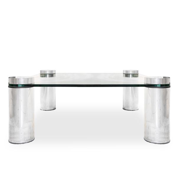 Low table with transparent glass top and 4 circular silver chromed metal feet