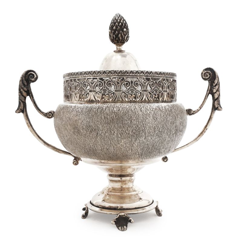 Zuccheriera in argento 800 con pigna sul coperchio