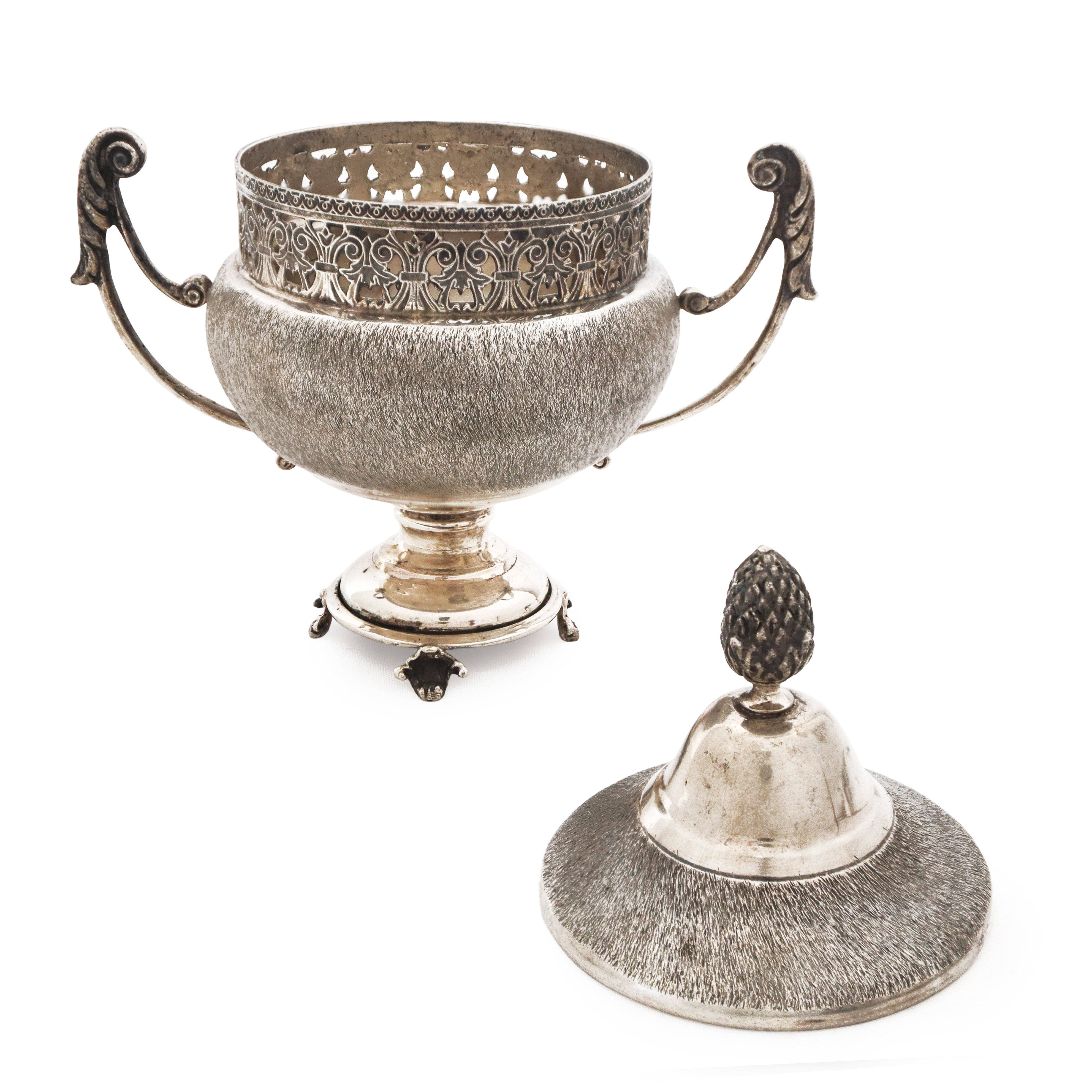 Zuccheriera in argento 800 con pigna sul coperchio