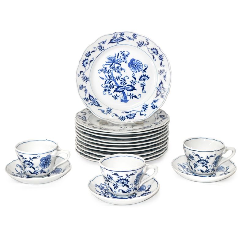 Blue Danube - Servizio di 11 tazzine da tè con 11 piattini e 11 piattini da dolce, porcellana bia...