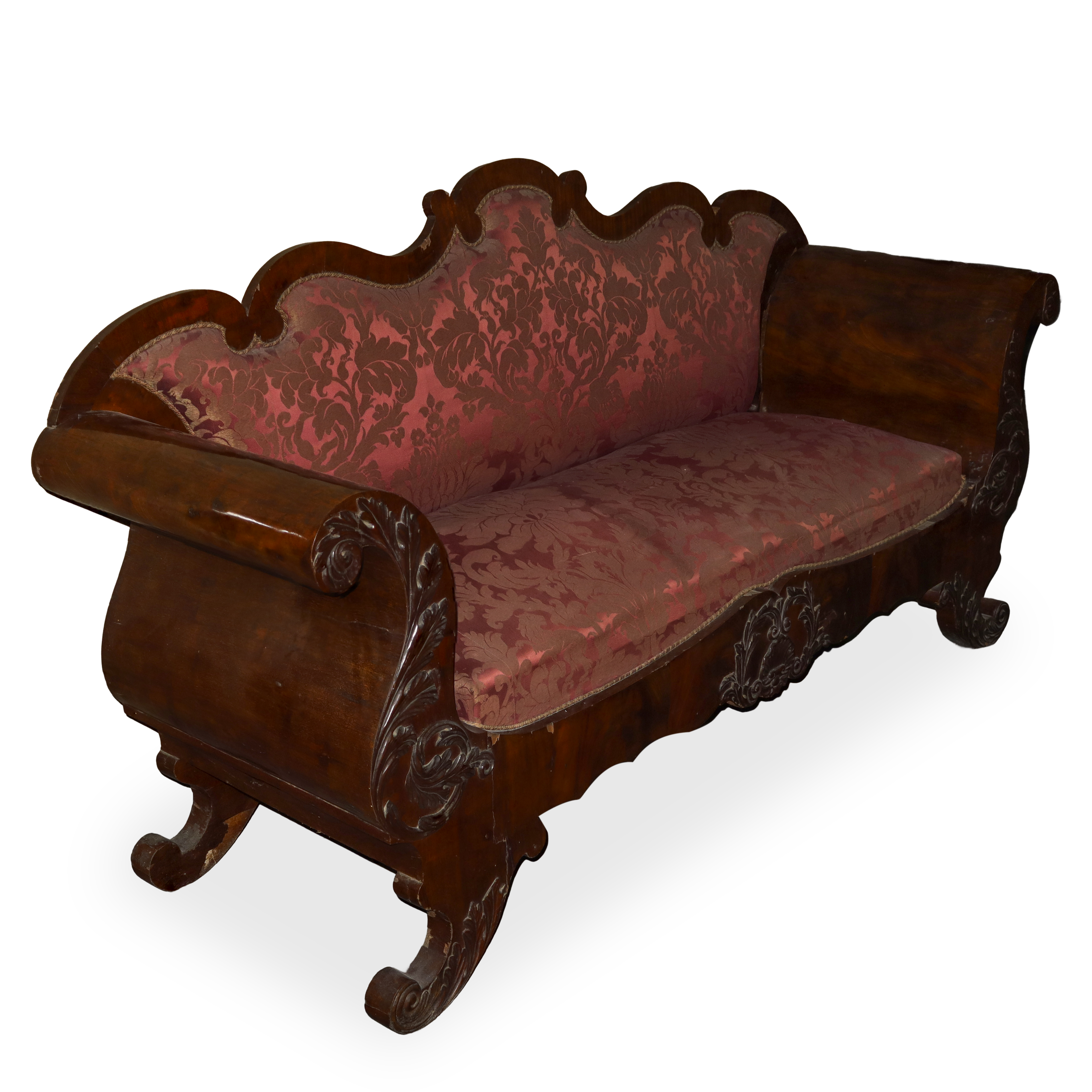 Divano con struttura in legno di mogano scatolato con tappezzeria bordeaux e dorata